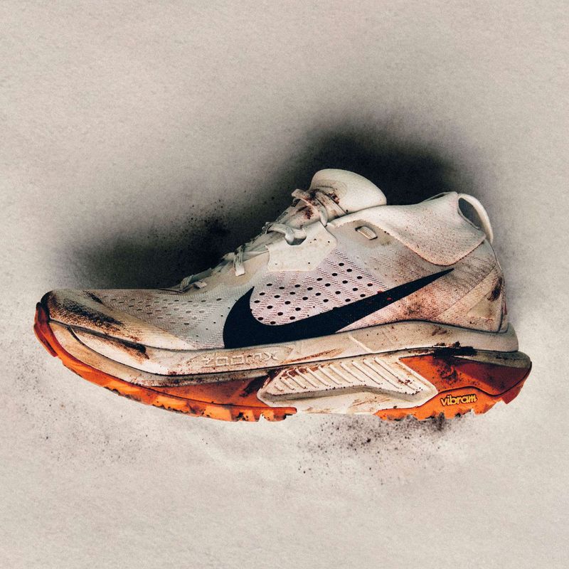 Laufschuhe für Damen Nike ACG Zegama summit white/phantom/safety orange/black 12