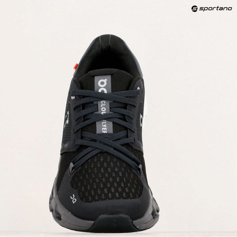 Women's On Cloudflyer 4 schwarz/weiß Laufschuhe 9